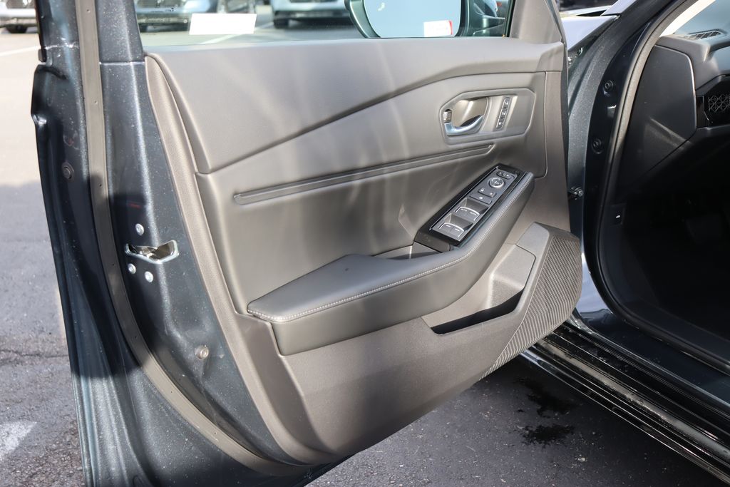 2025 Honda Accord Touring 28