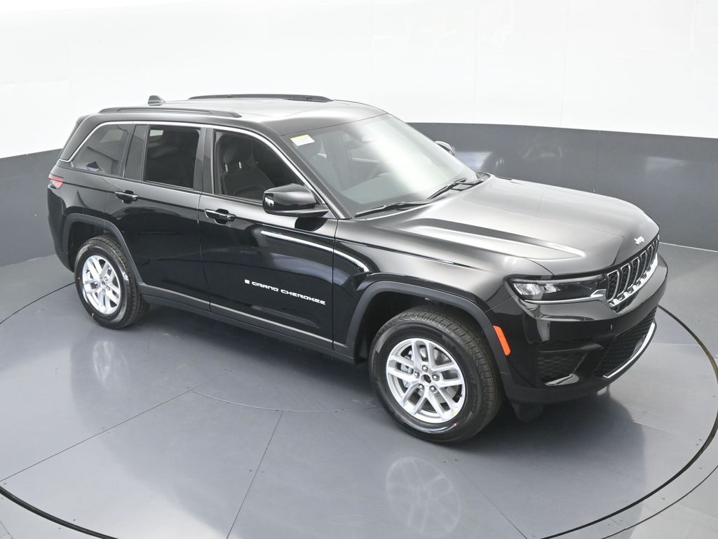 New 2026 Diamond Black Crystal Pearlcoat Jeep Laredo X image 51