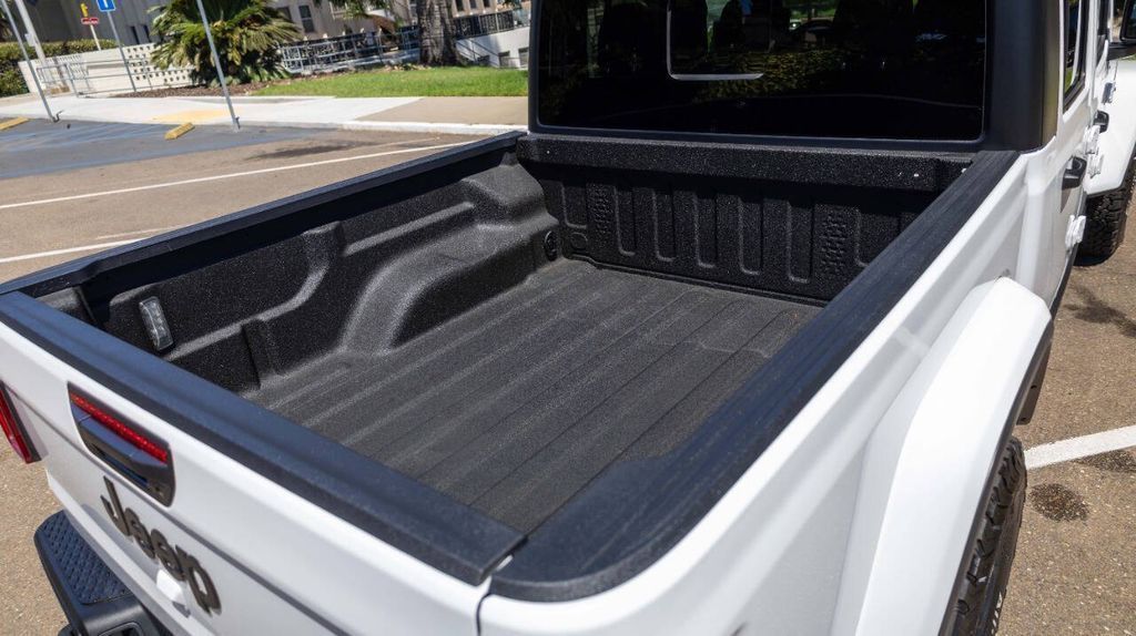 Used 2023 Jeep Gladiator Willys 4D Crew Cab