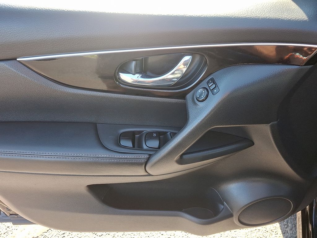 2018 Nissan Rogue Sport SL 13