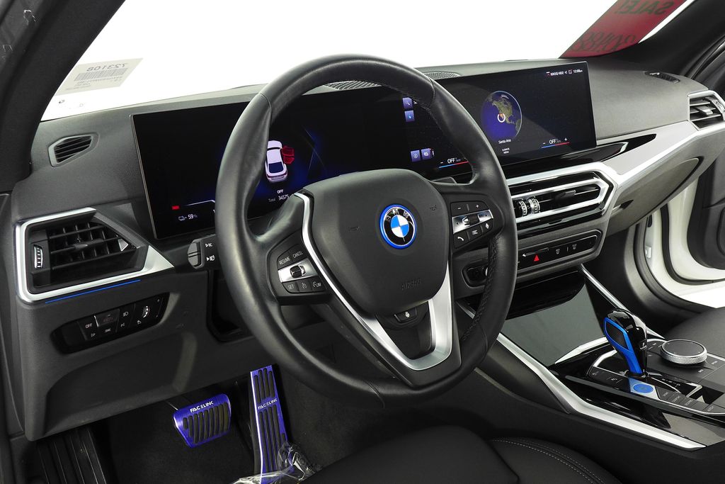 Thumbnail: 2023 BMW i4 - 31