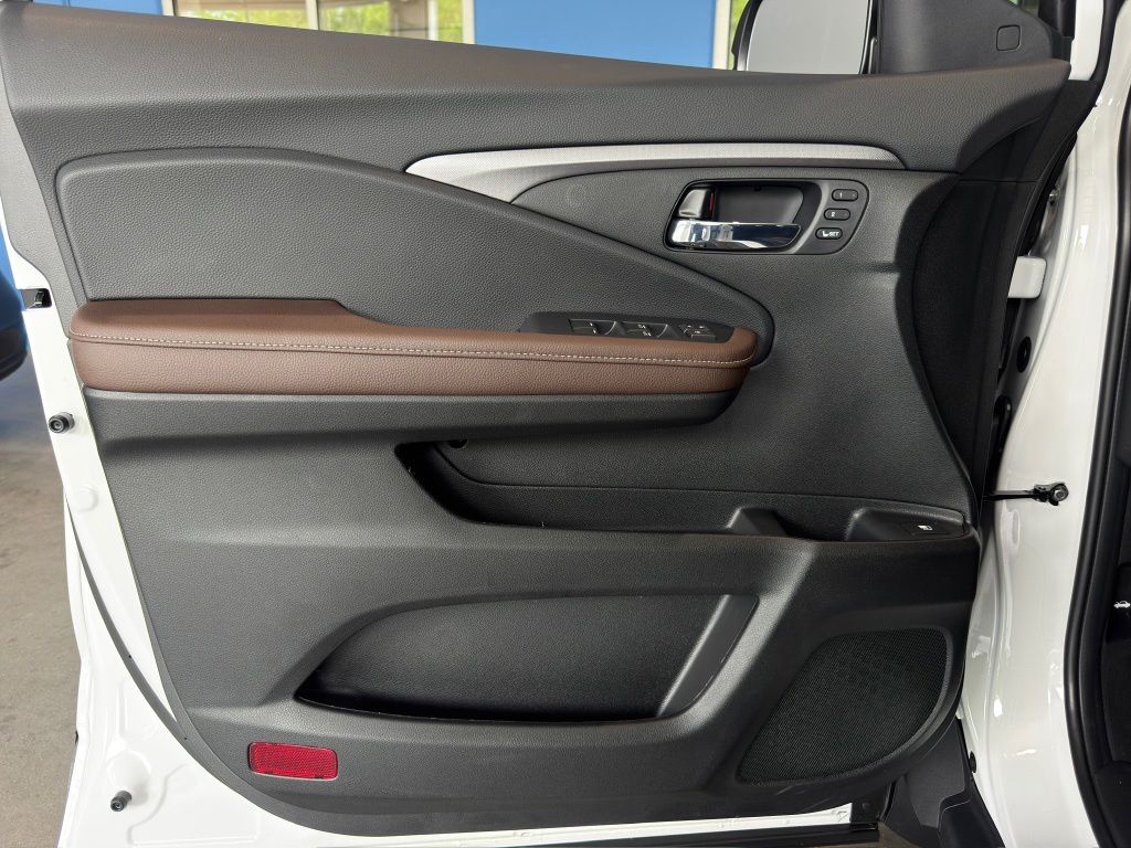 2026 Honda Ridgeline RTL White at Community Honda