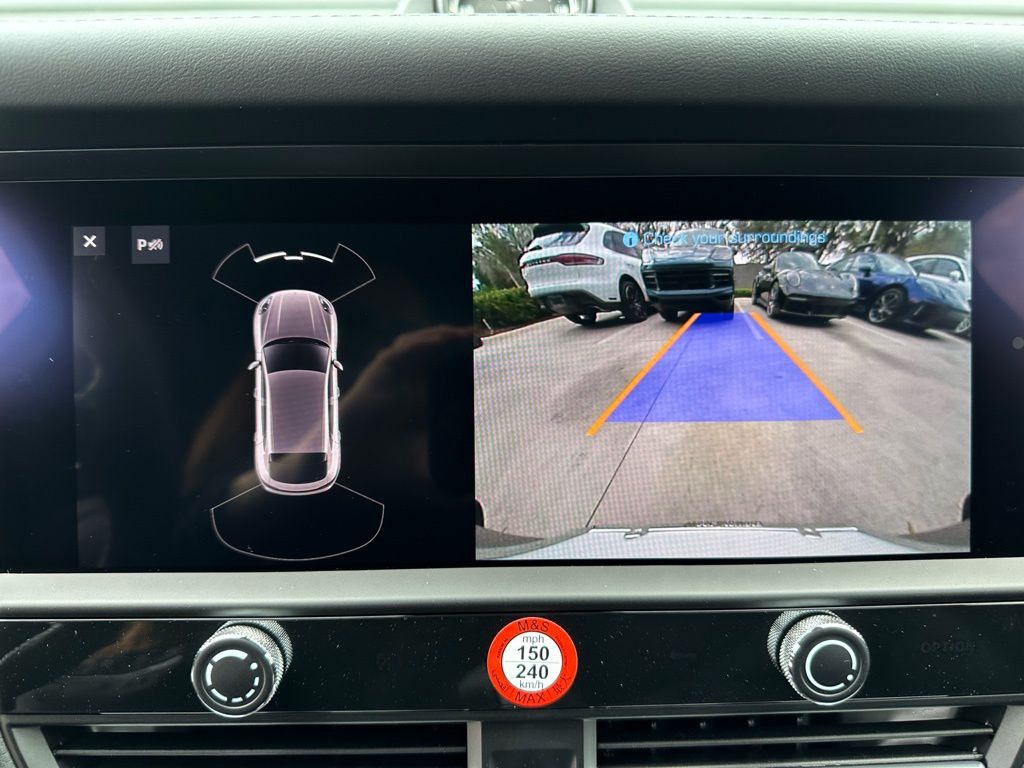 Thumbnail: 2026 Porsche Macan - 32