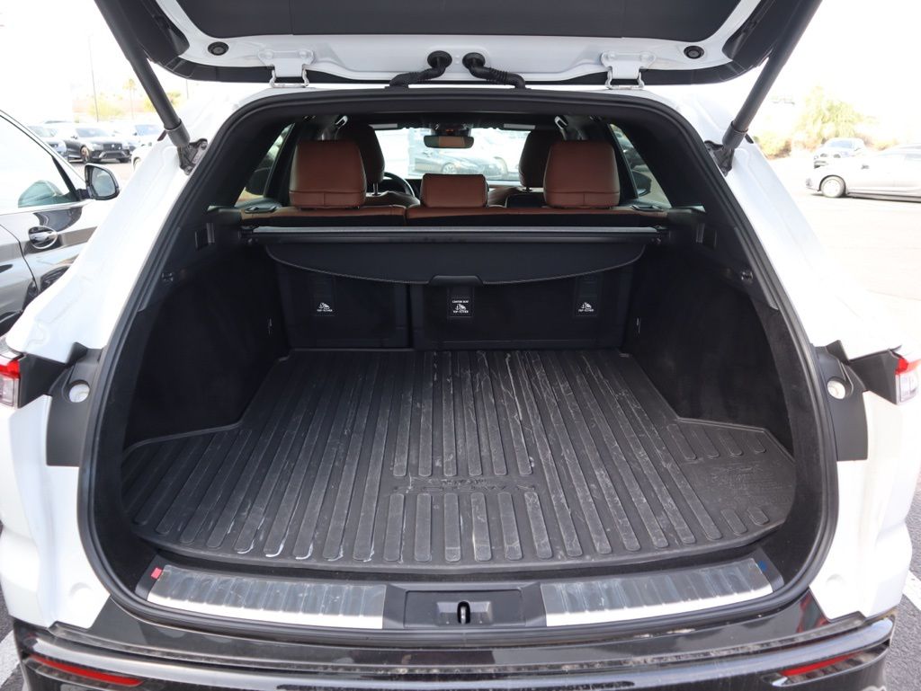 Thumbnail: 2025 Toyota Crown Signia - 10