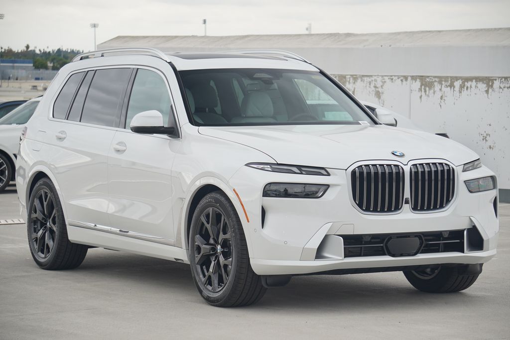 Thumbnail: 2026 BMW X7 - 3
