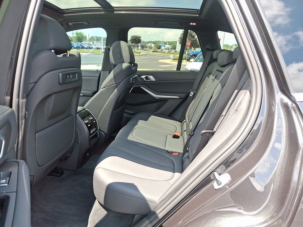 Thumbnail: 2020 BMW X5 - 10
