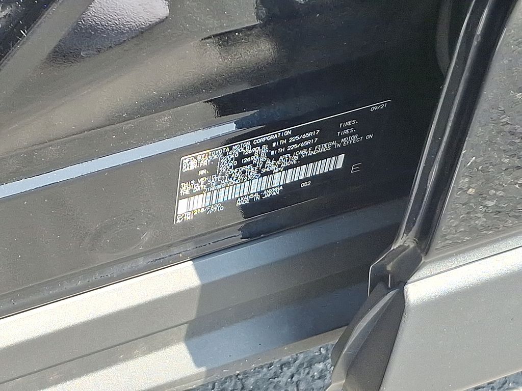 2021 Toyota RAV4 XLE 28