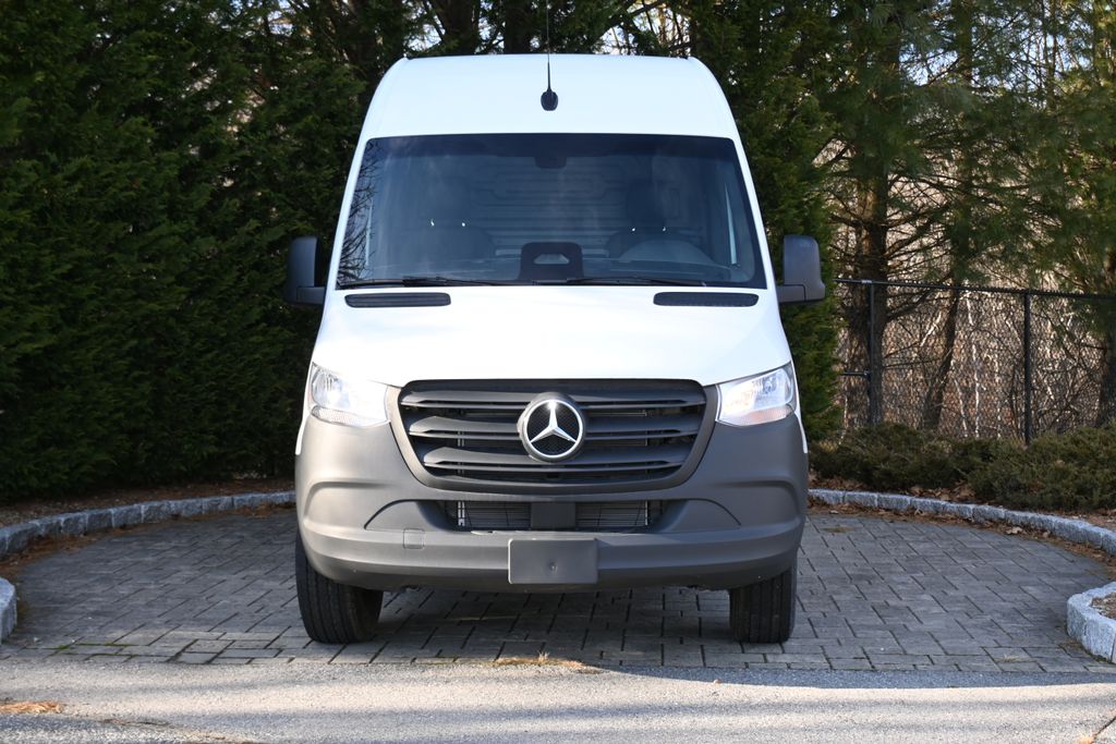 Thumbnail: 2025 Mercedes-Benz Sprinter - 10