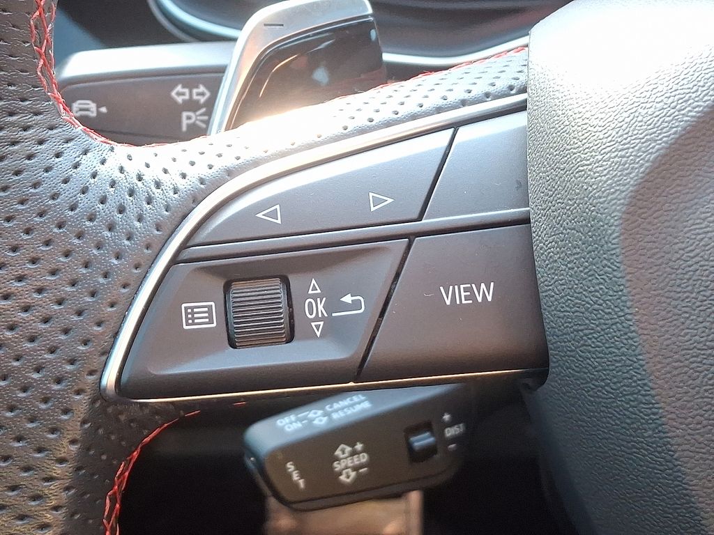 Thumbnail: 2023 Audi RS Q8 - 22