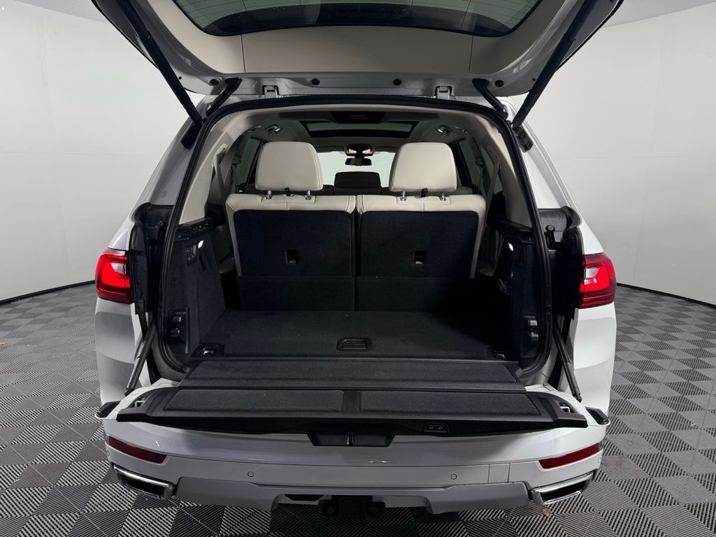 Thumbnail: 2022 BMW X7 - 21