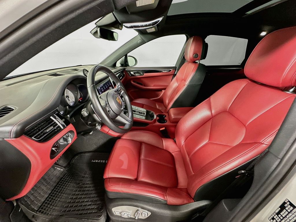 Thumbnail: 2023 Porsche Macan - 21