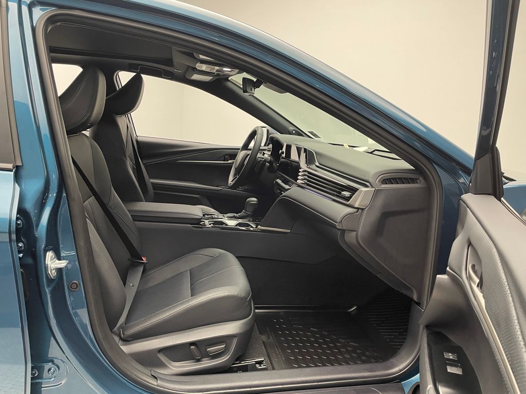 Thumbnail: 2025 Toyota Camry - 17