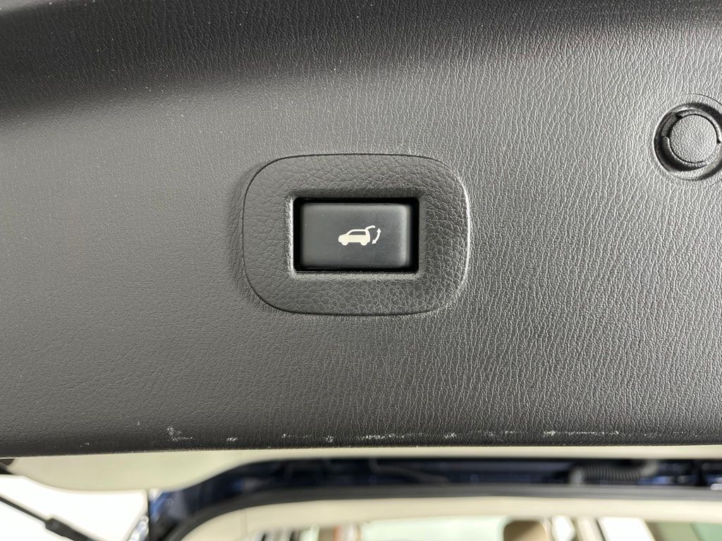Thumbnail: 2017 Nissan Armada - 28