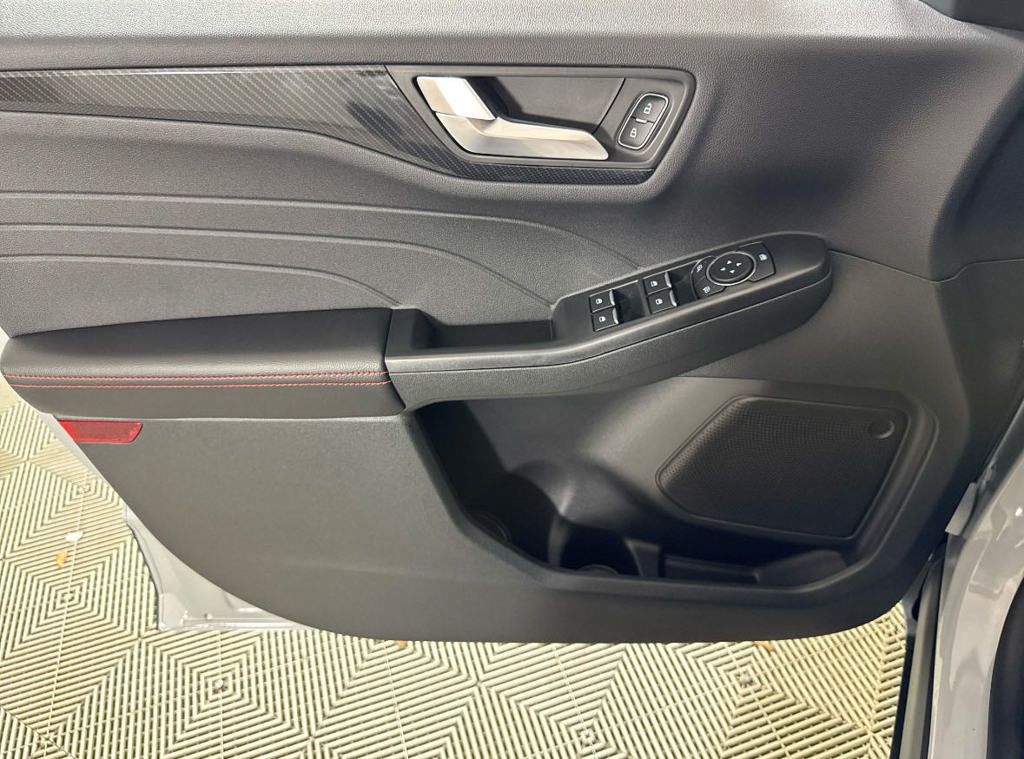 2025 Ford Escape ST-Line photo 13