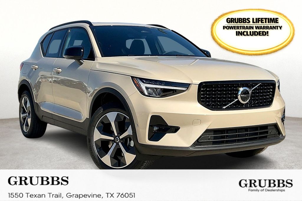 Sand Dune Metallic 2026 Volvo XC40 SUV / Crossover Front-Wheel Drive Automatic