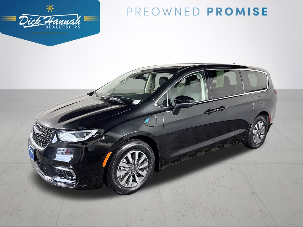 2023 Chrysler Pacifica Hybrid Touring L