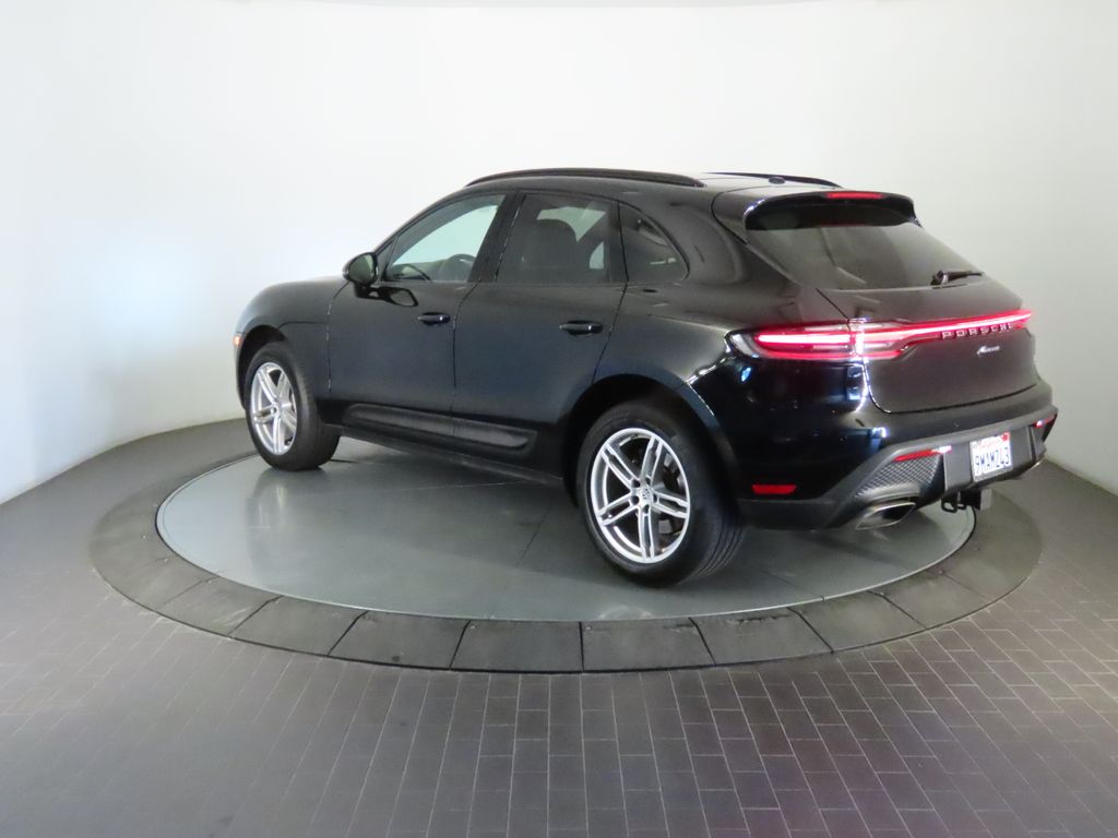 Thumbnail: 2024 Porsche Macan - 3