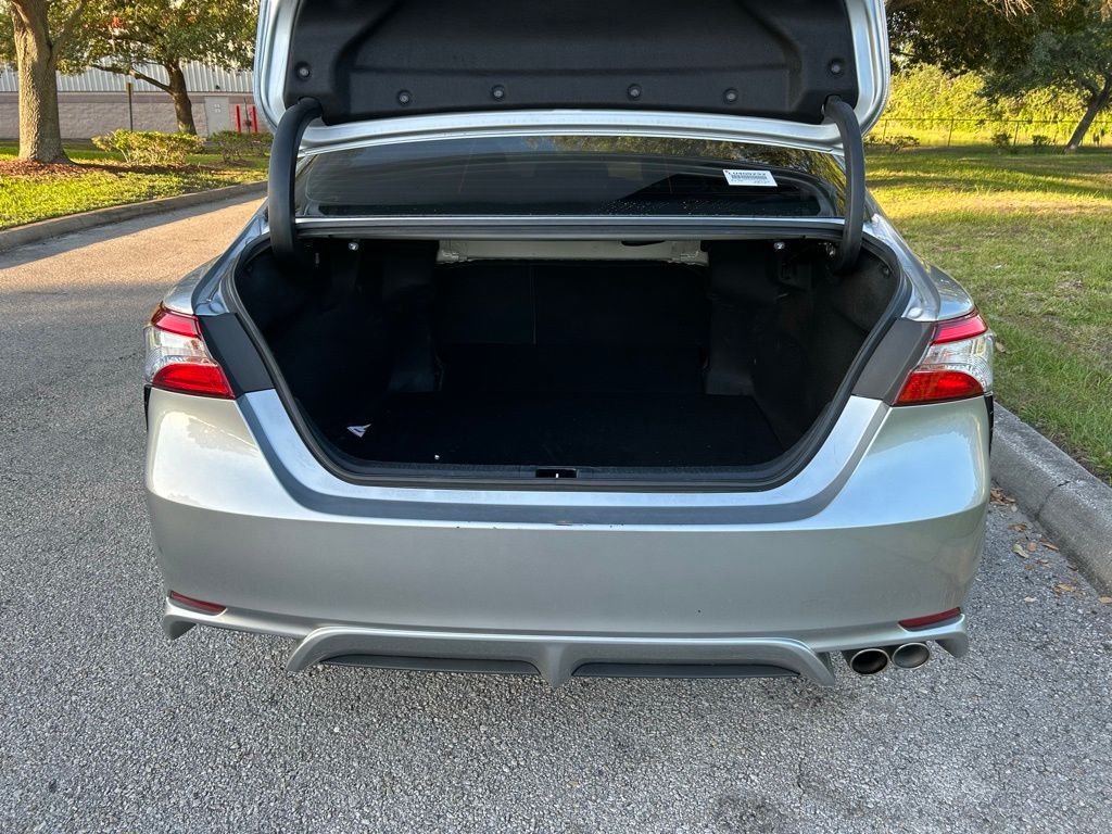 2020 Toyota Camry SE 10