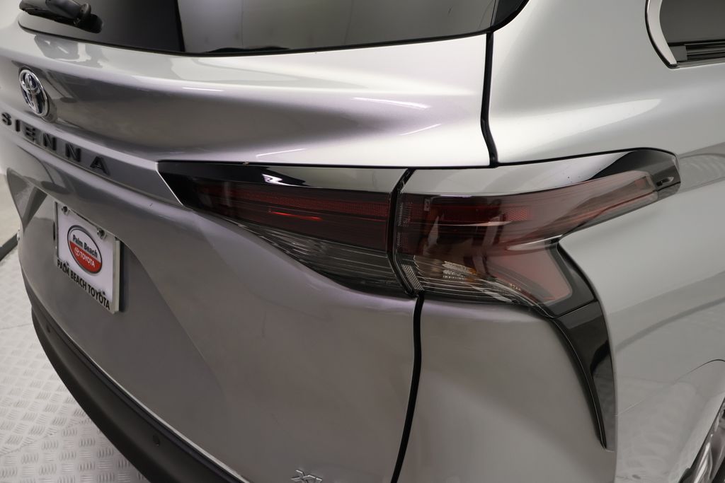 Thumbnail: 2025 Toyota Sienna - 9