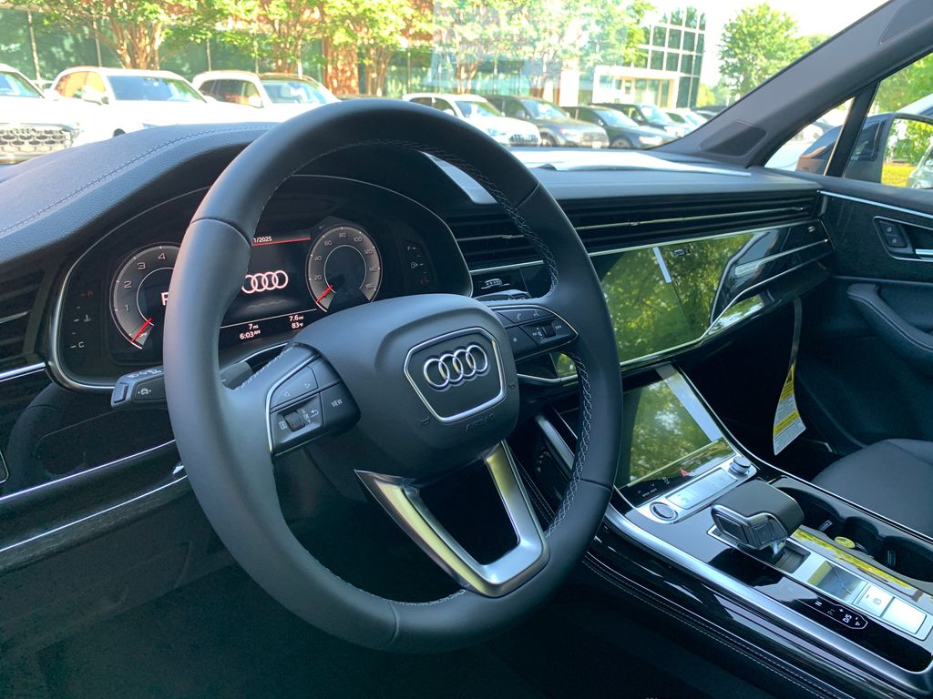 Thumbnail: 2025 Audi Q7 - 7