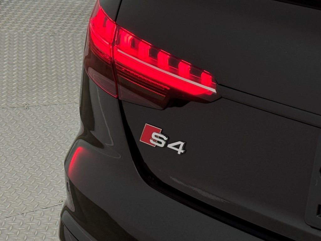 Thumbnail: 2022 Audi S4 - 17