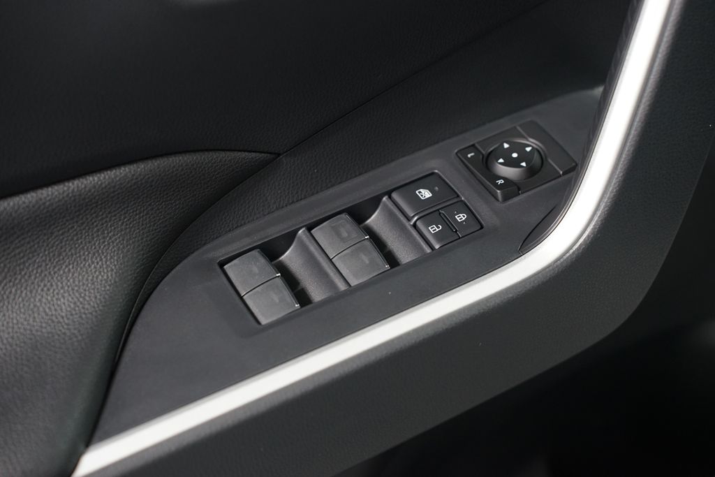 Thumbnail: 2025 Toyota RAV4 - 31