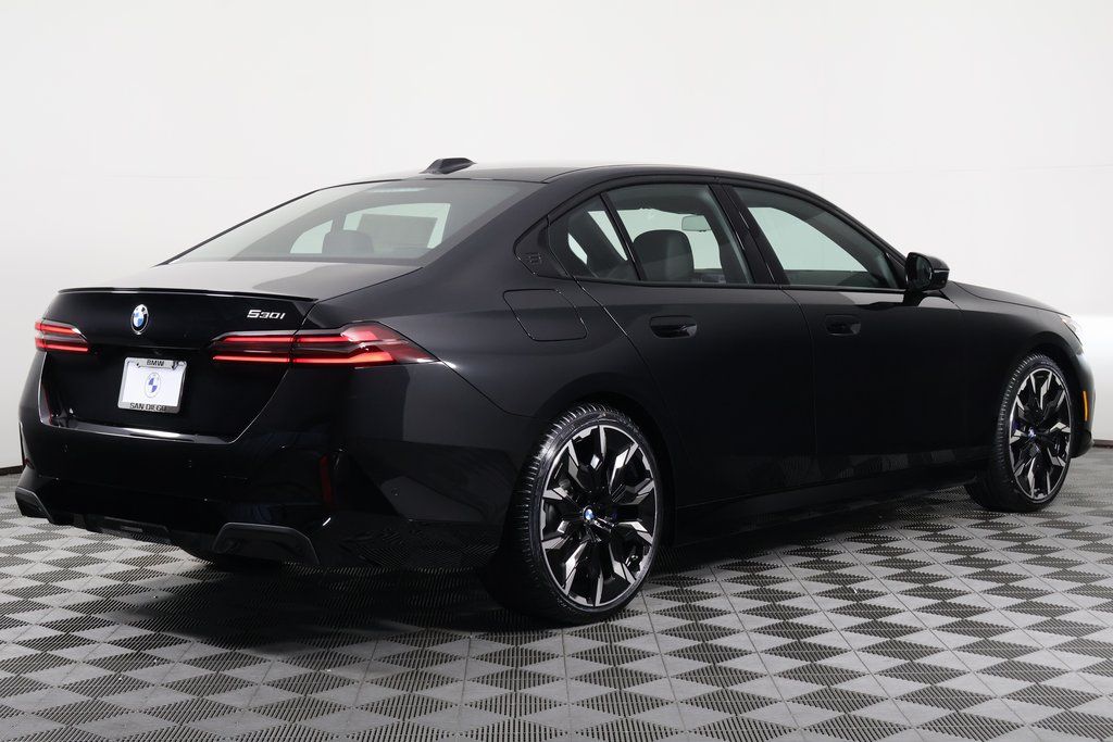 Thumbnail: 2026 BMW 5 Series - 2