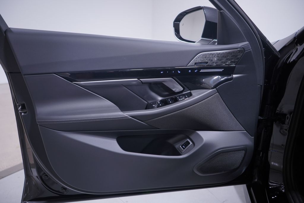 Thumbnail: 2026 BMW 5 Series - 10