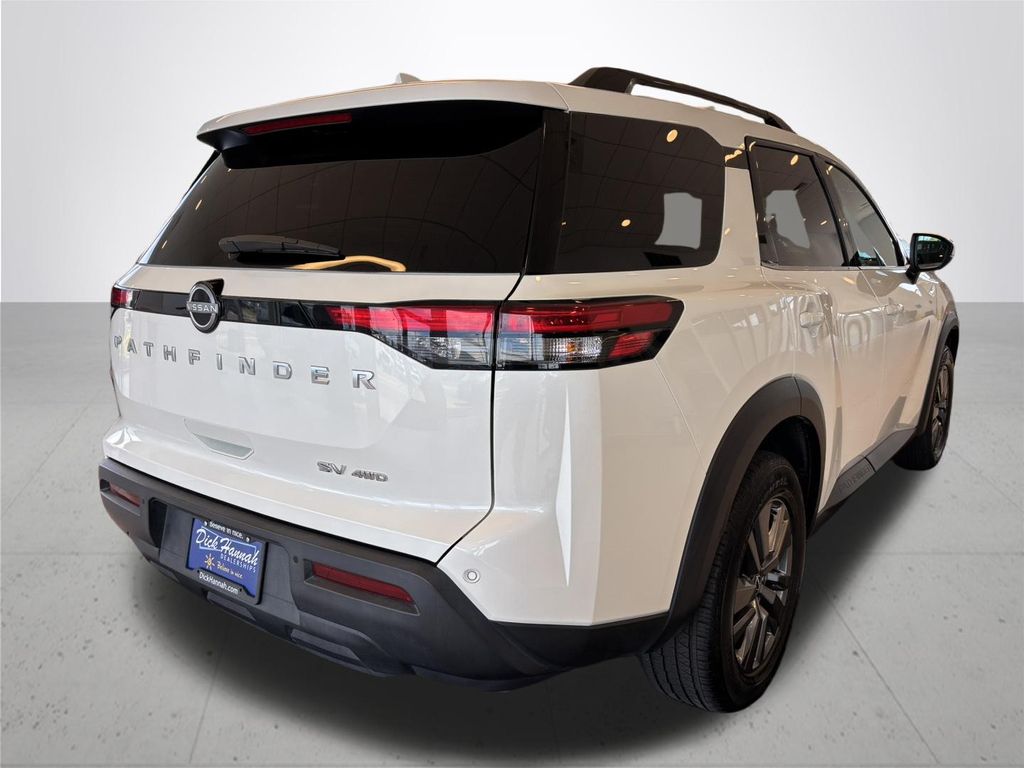 2024 Nissan Pathfinder SV
