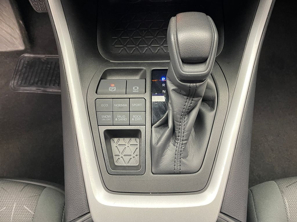 2023 Toyota RAV4 XLE 29