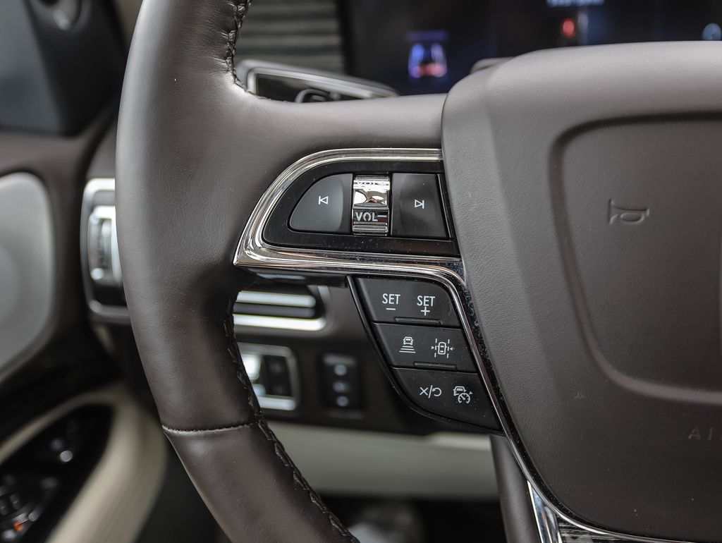 Thumbnail: 2022 Lincoln Navigator - 12