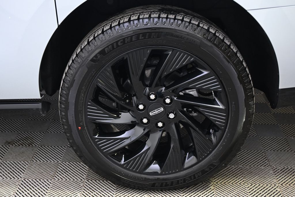 New 2025 White Lincoln Reserve image 20