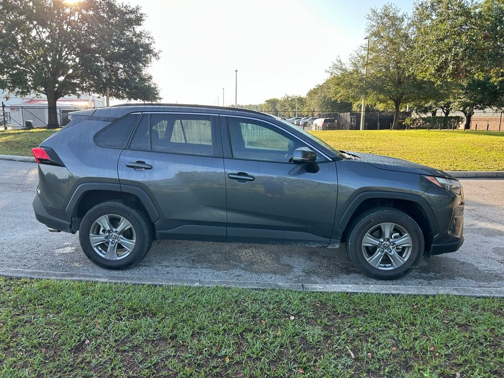 2022 Toyota RAV4 XLE 6
