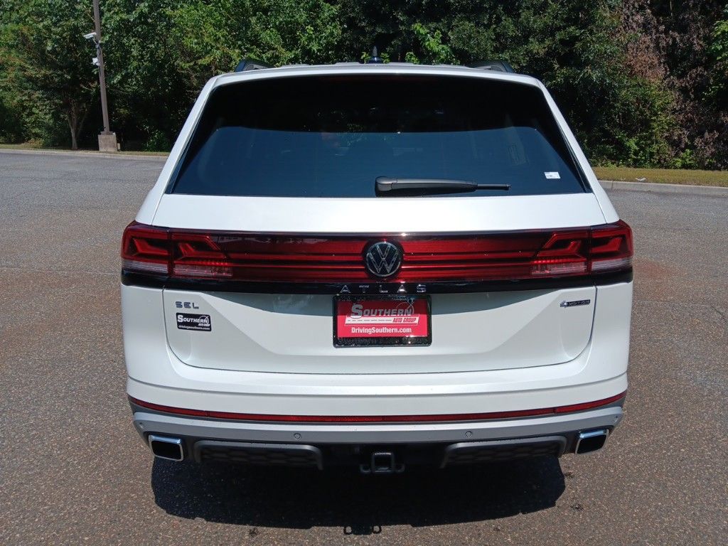 2024 Volkswagen Atlas 2.0T Peak Edition SEL 4