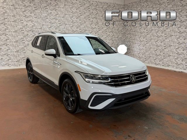 Pure White 2024 Volkswagen Tiguan SUV / Crossover Front-Wheel Drive 8-Speed Automatic