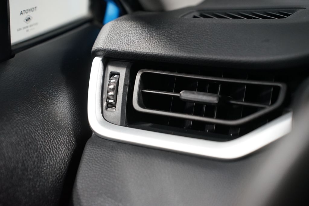 Thumbnail: 2021 Toyota RAV4 - 23