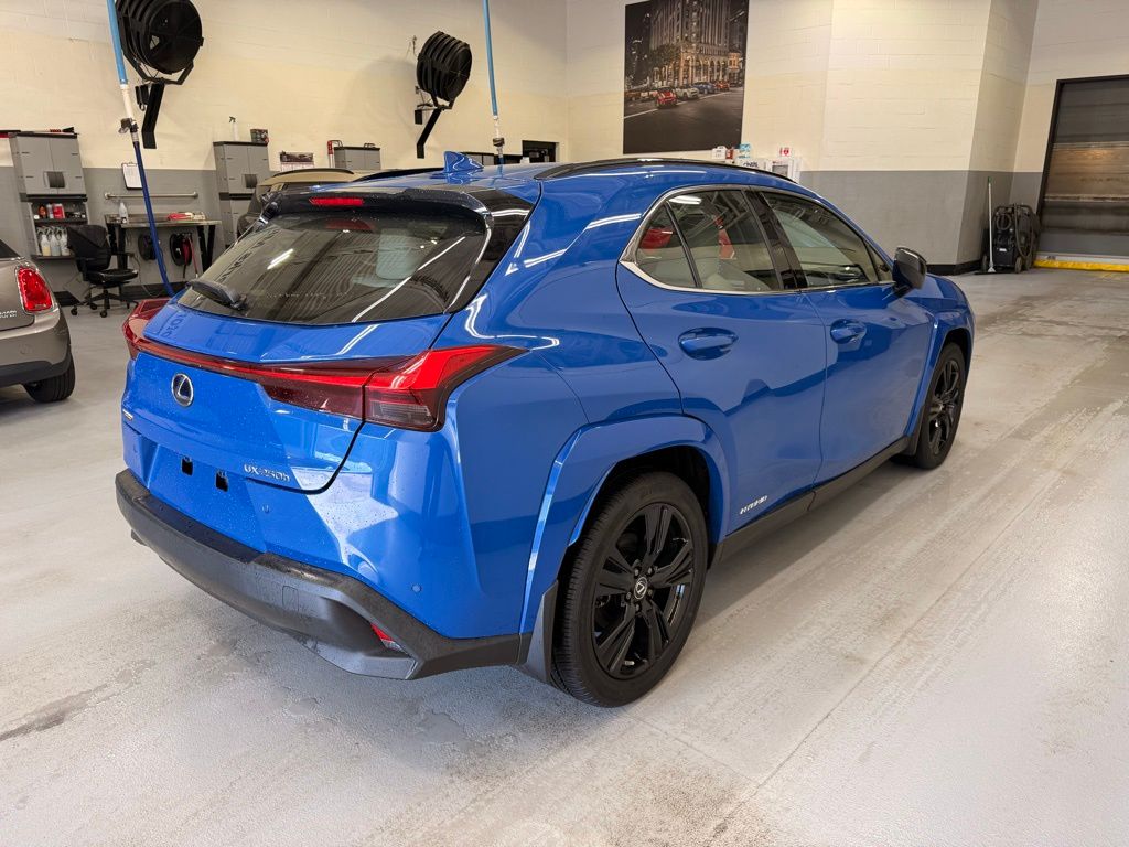 Thumbnail: 2021 Lexus UX - 6