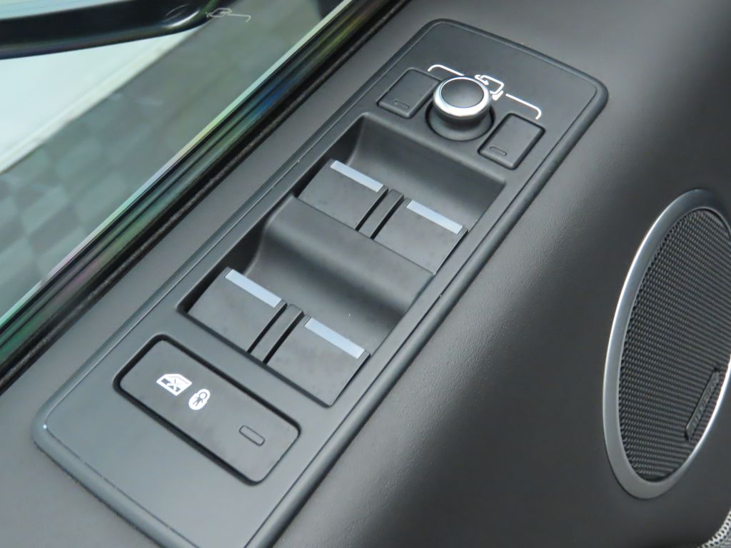 Thumbnail: 2016 Land Rover Range Rover Sport - 24