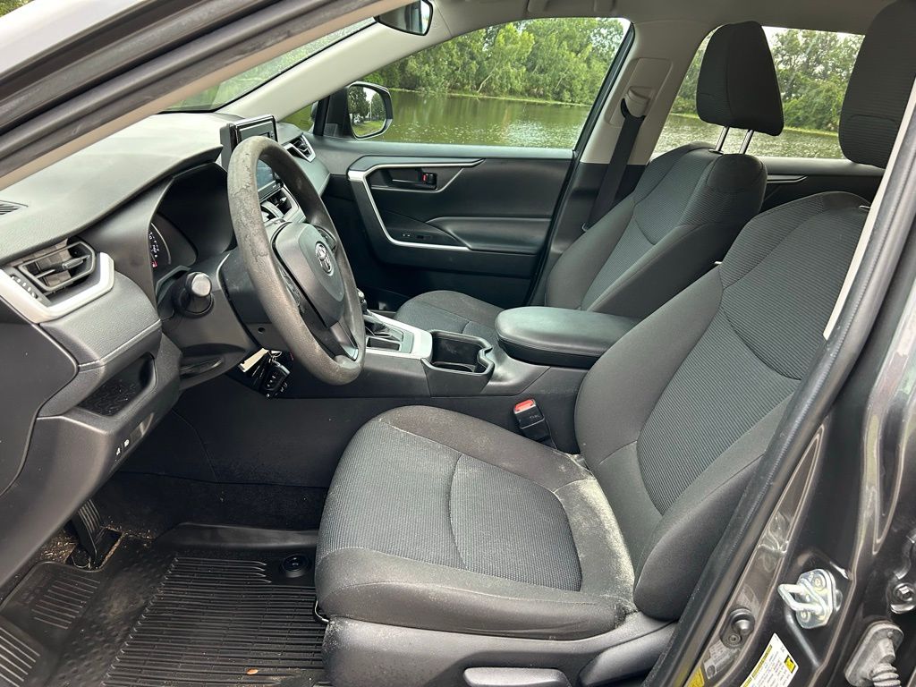 2022 Toyota RAV4 LE 14