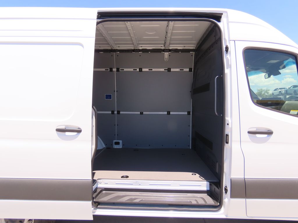 Thumbnail: 2025 Mercedes-Benz Sprinter - 24