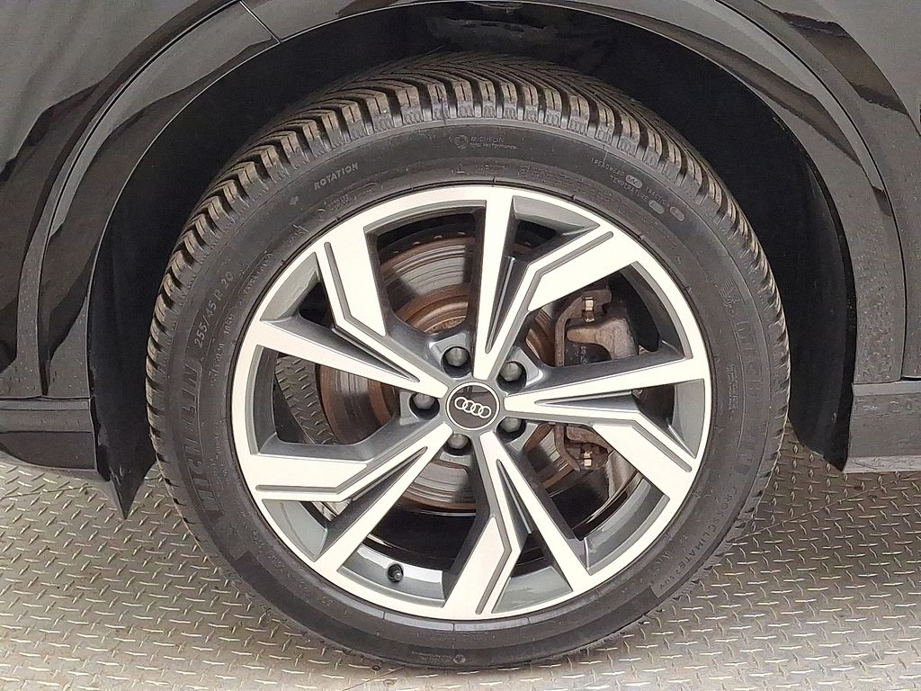 Thumbnail: 2023 Audi Q4 e-tron - 8