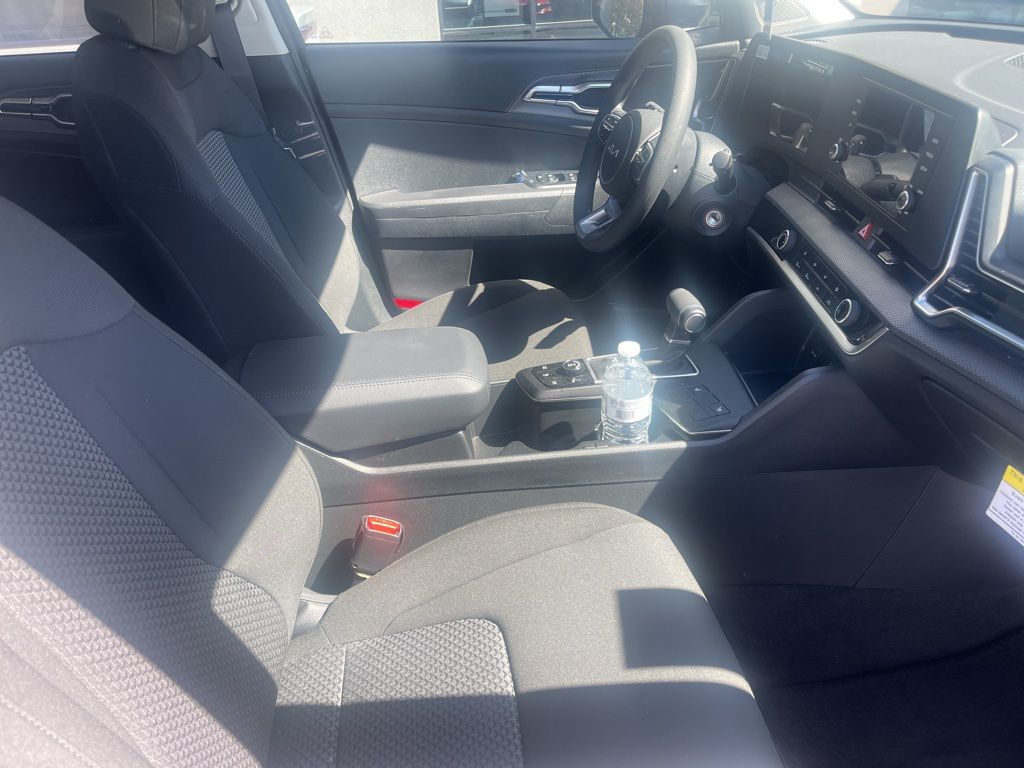 2025 Kia Sportage LX photo 19