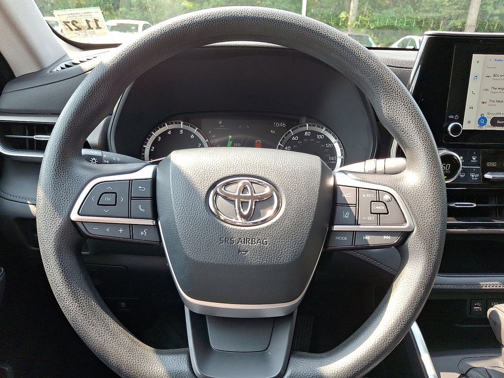 Thumbnail: 2023 Toyota Highlander - 18