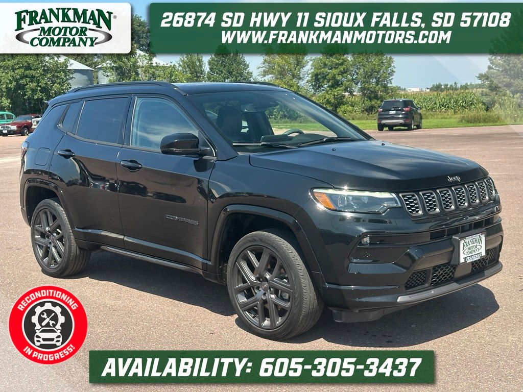 Diamond Black Crystal Pearlcoat 2024 Jeep Compass SUV / Crossover Four-Wheel Drive 8-Speed Automatic