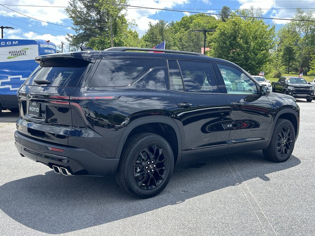 2025 Chevrolet Traverse LT photo