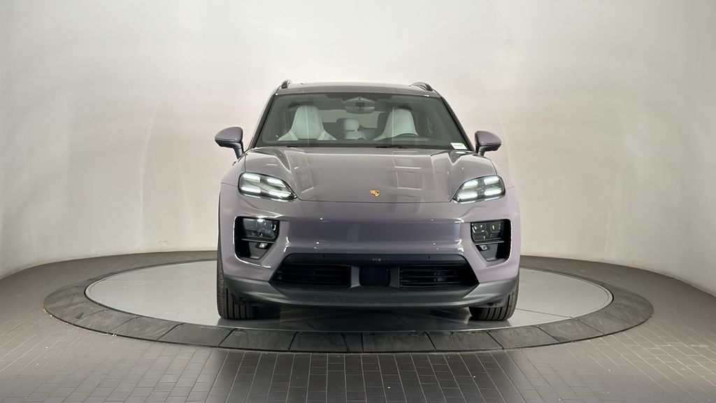 2024 Porsche Macan T 10
