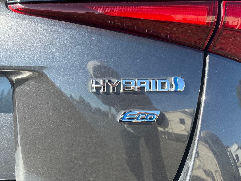 2022 Magnetic Gray Metallic Toyota Prius L FWD Hatchback
