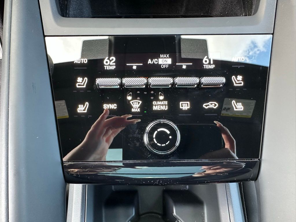 Thumbnail: 2025 Porsche Macan - 25