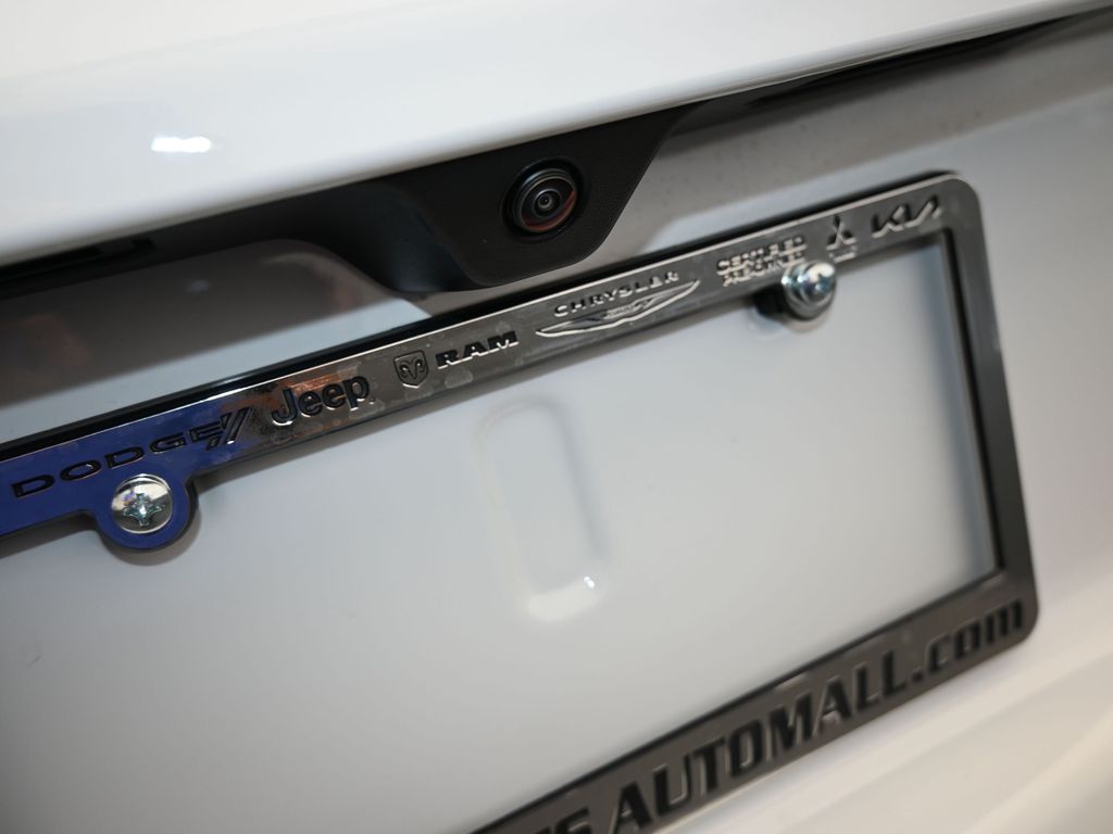 New 2026 Bright White Clearcoat Jeep Latitude image 30