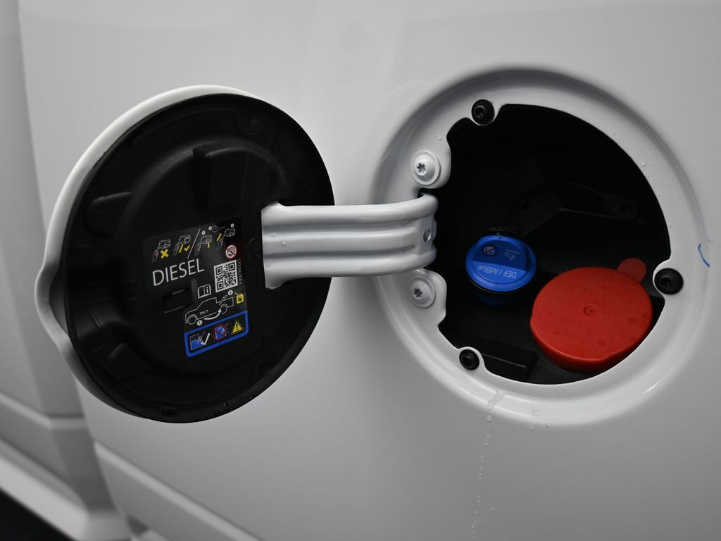 New 2026 Bright White Clearcoat Ram Laramie image 33